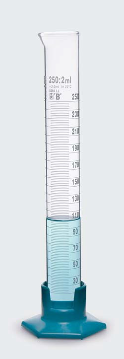 Цилиндр 3 мерный с носиком и пластмассовым основанием 100 мл, класс В (ISOLAB)