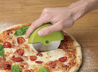 Нож для пиццы Scoot зеленый (Joseph Joseph, Англия)