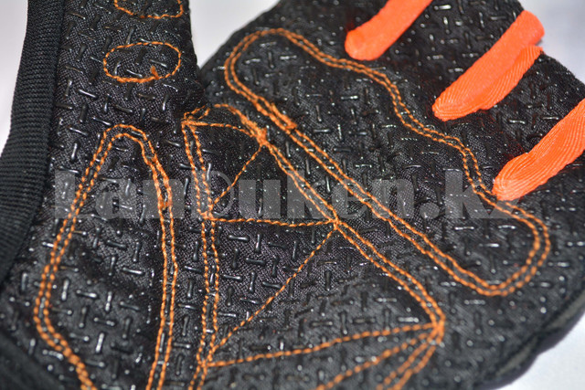 Perchatki dlya fitnesa i trenazherov, turnika (bez pal'cev) s kozhanymi vstavkami L cherno-oranzhevye