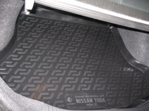 Коврик в багажник Nissan Tiida sedan (07-) (полимерный) L.Locker - фото 1 - id-p7606157