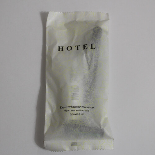 Бритвенный набор 2в1 в пакете Hotel в флоупаке станок и 20мл тюбик - фото 1 - id-p66800252