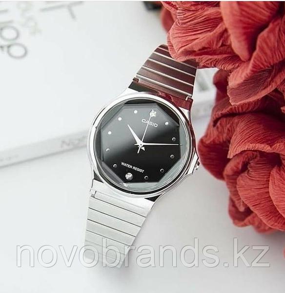 Женские наручные часы Casio MQ-1000ED с бриллиантом