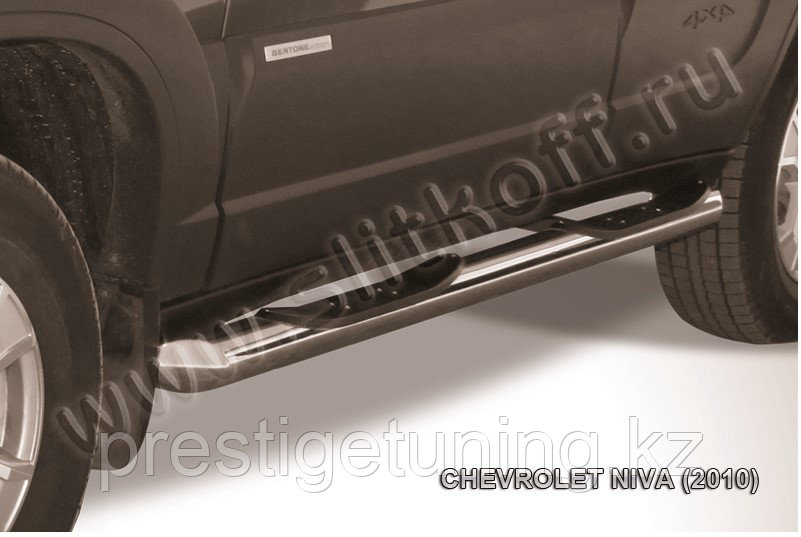Защита порогов d76 с проступями Chevrolet Niva 2010-