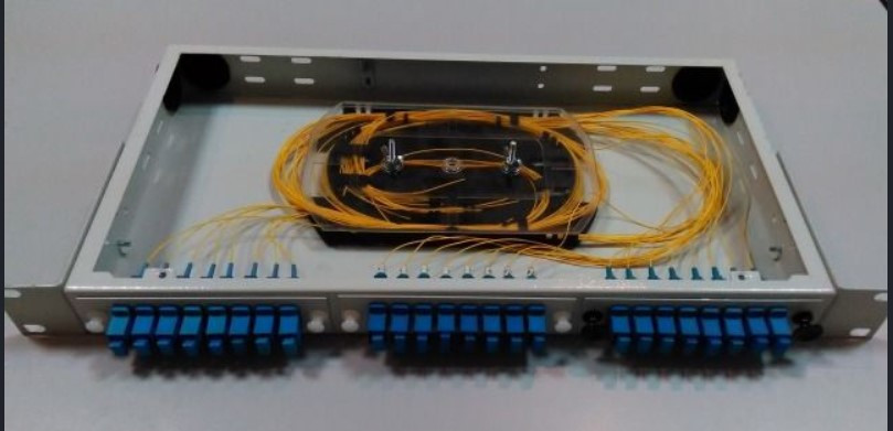 Кросс оптический 19" (ШКОС) укомплектованный на 24 SC портов (комплект с розетками и пигтейлами) - фото 1 - id-p75621382