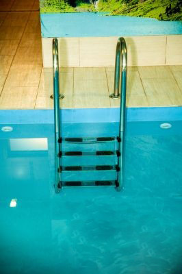 Лестница набортная CHU-05-4/42 для узкого борта в бассейне (4 ступени) - фото 3 - id-p75656965