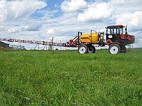 Опрыскиватель самоходный БЛ-3000, клиренс 1900 мм, привод 4*4