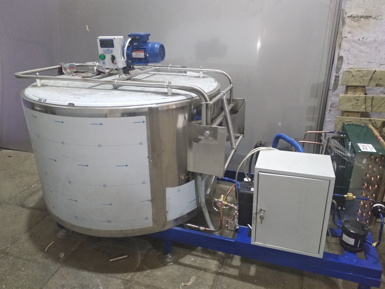 Охладители молока вертикальные открытого типа, М2-400 литров 220V/380V