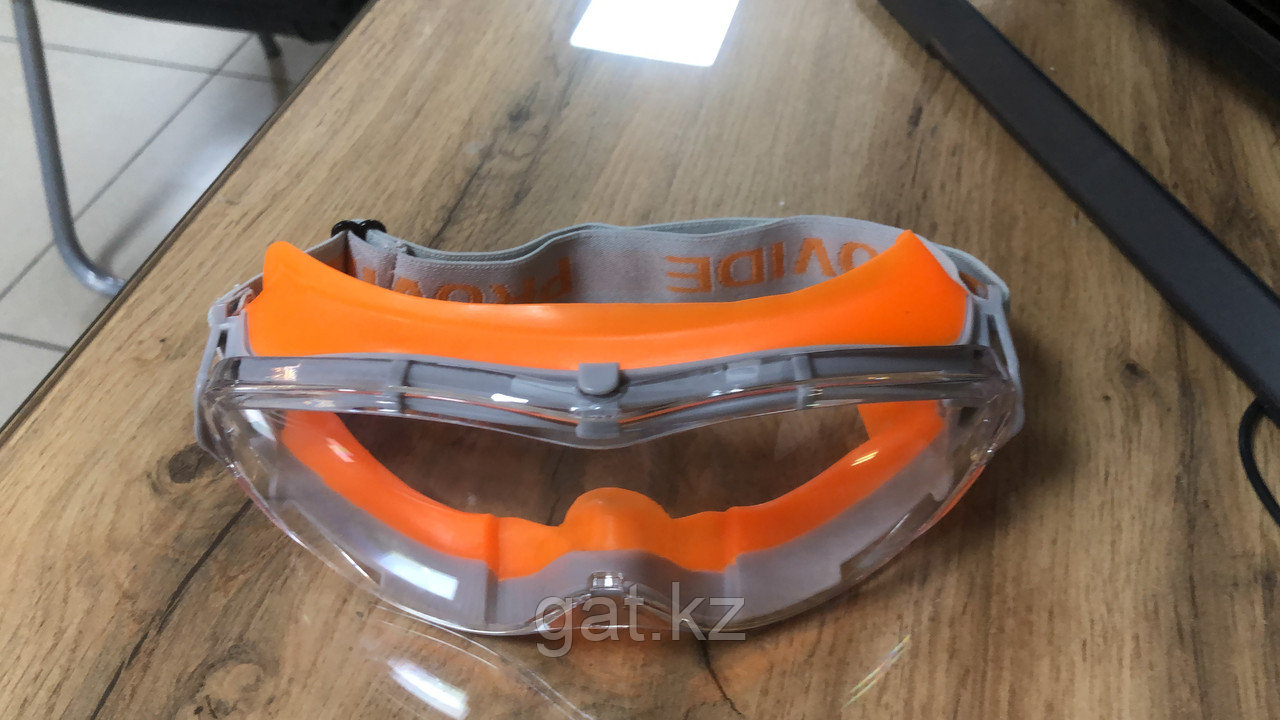 Защитные очки плотно прилегающие KAZAT 9301 clear