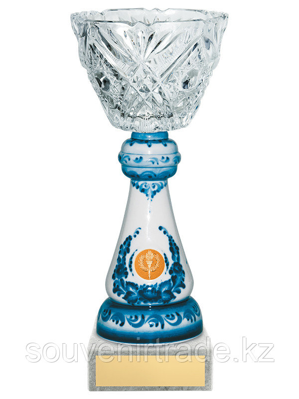 Кубок из хрусталя. Кубок хрусталь. Кубок хрусталь. Кубок хрусталь. Ваза кубок хрусталь.