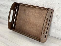 Деревянный поднос для подачи вина