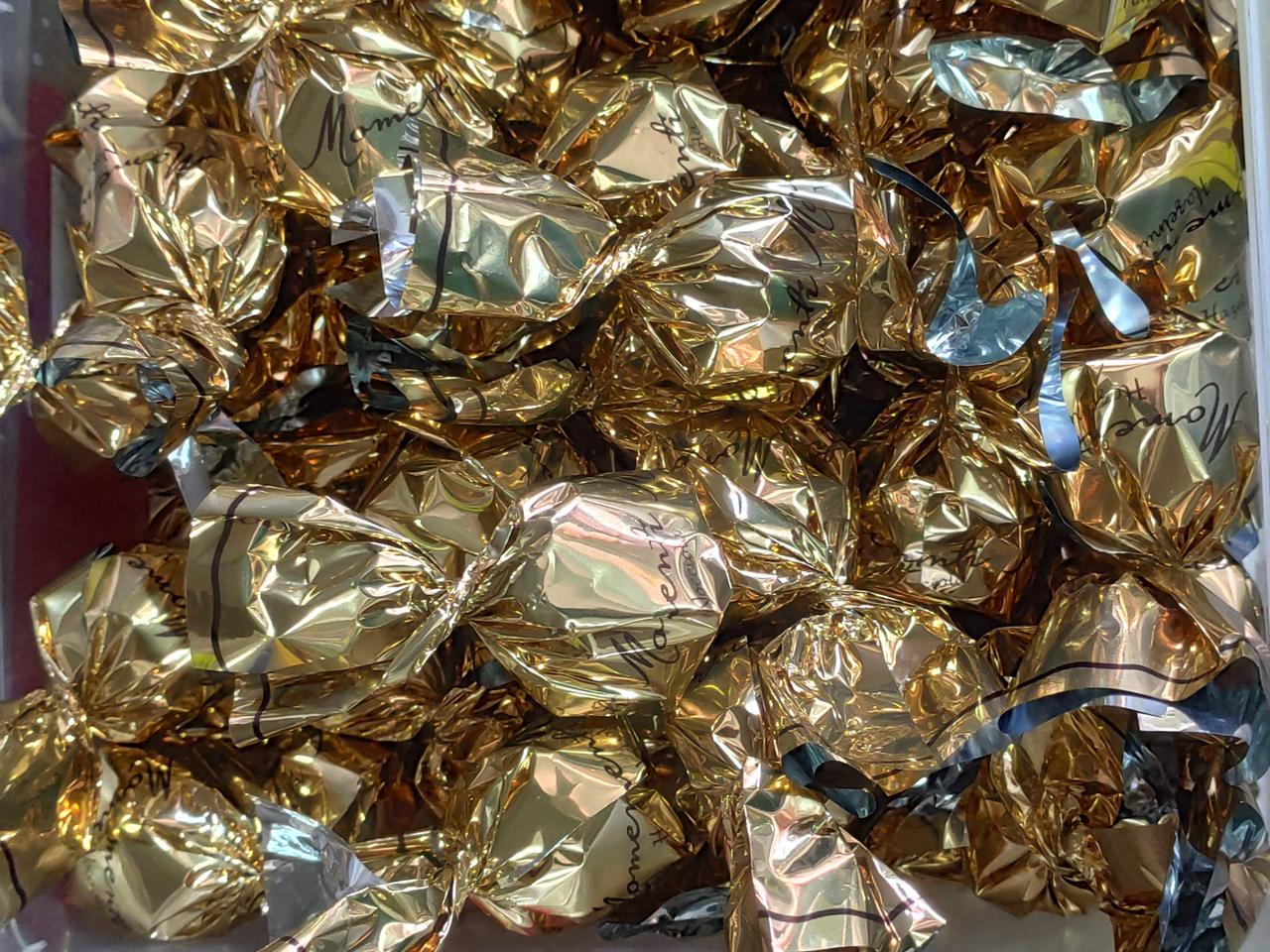 Шоколадные конфеты Momenti (Золотые)  1кг