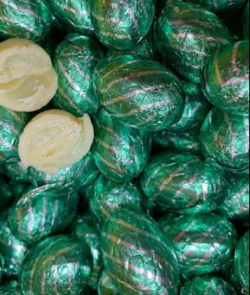 Шоколадные яйца белый шоколад (Зелёные с полоской)1кг
