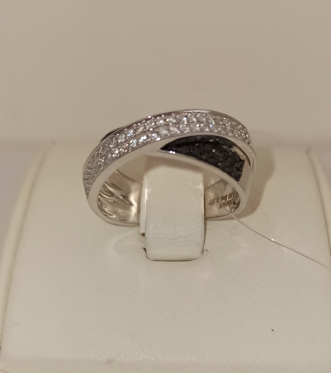 Кольцо с бриллиантами / 17,5 размер ( ул. Абая 141 )