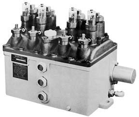 Лубрикатор HP-50 с 4 смазочными коробками и 15 насосами, основание для центрального монтажа двигателя