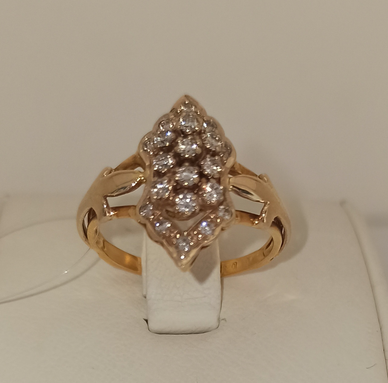 Золотое кольцо с бриллиантами / 18 размер 
(Муканова 159)