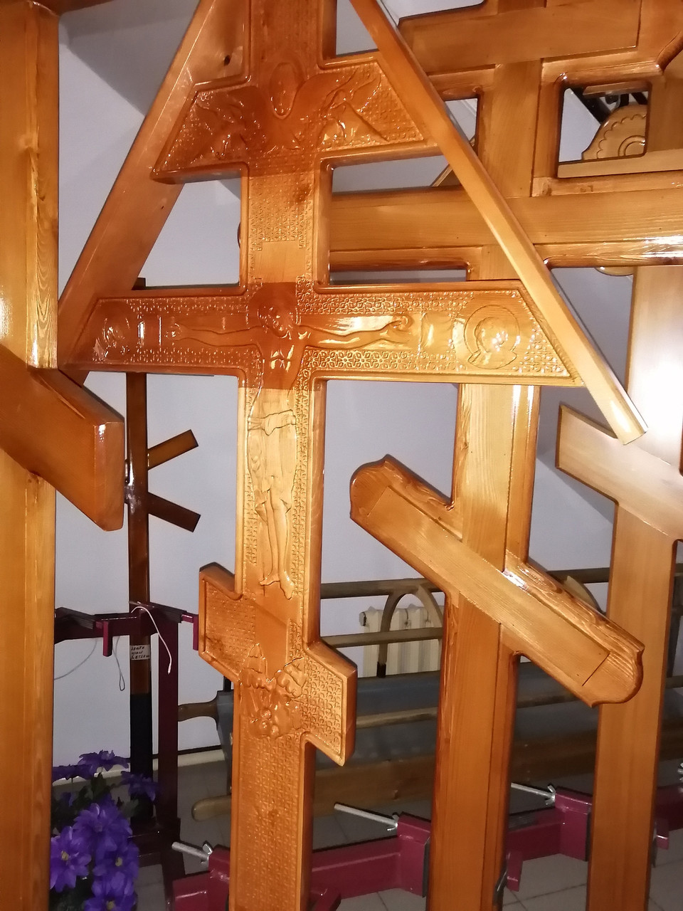 Кресты деревянные на могилу