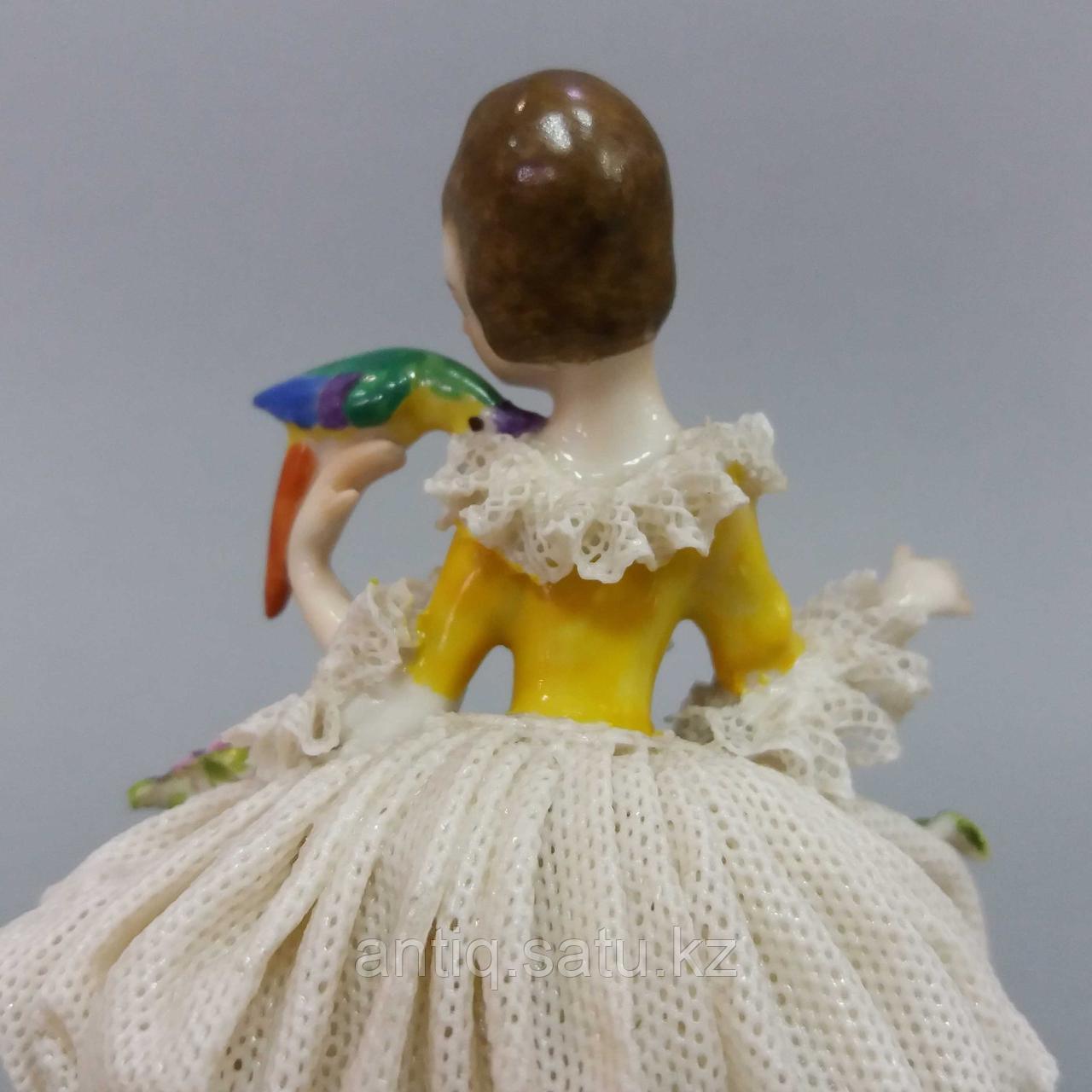 Дама с попугаем Фарфоровая мануфактура Аккерманн и Фритц - фото 6 - id-p77095258