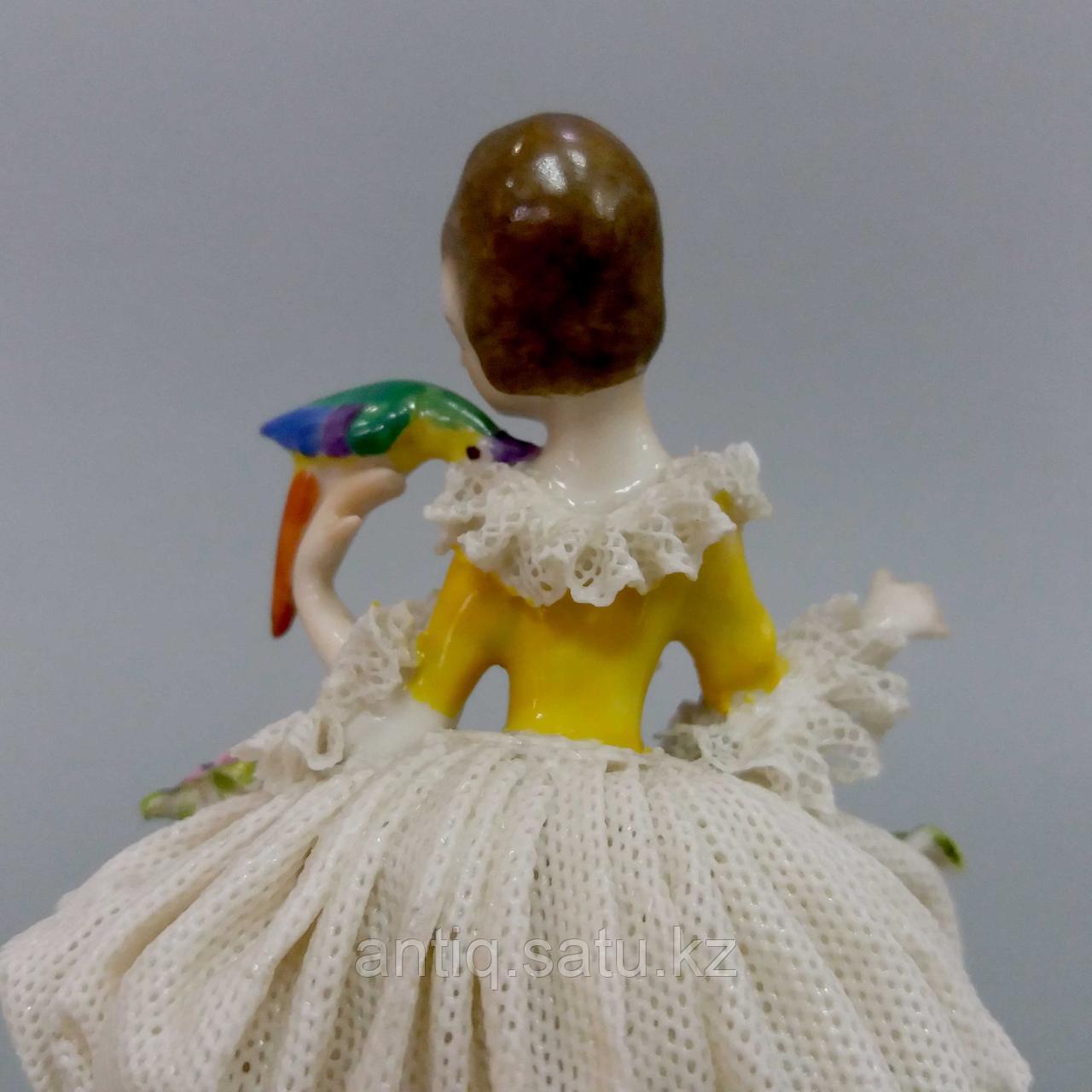 Дама с попугаем Фарфоровая мануфактура Аккерманн и Фритц - фото 7 - id-p77095258