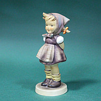 Девочка в платице "Goebel"