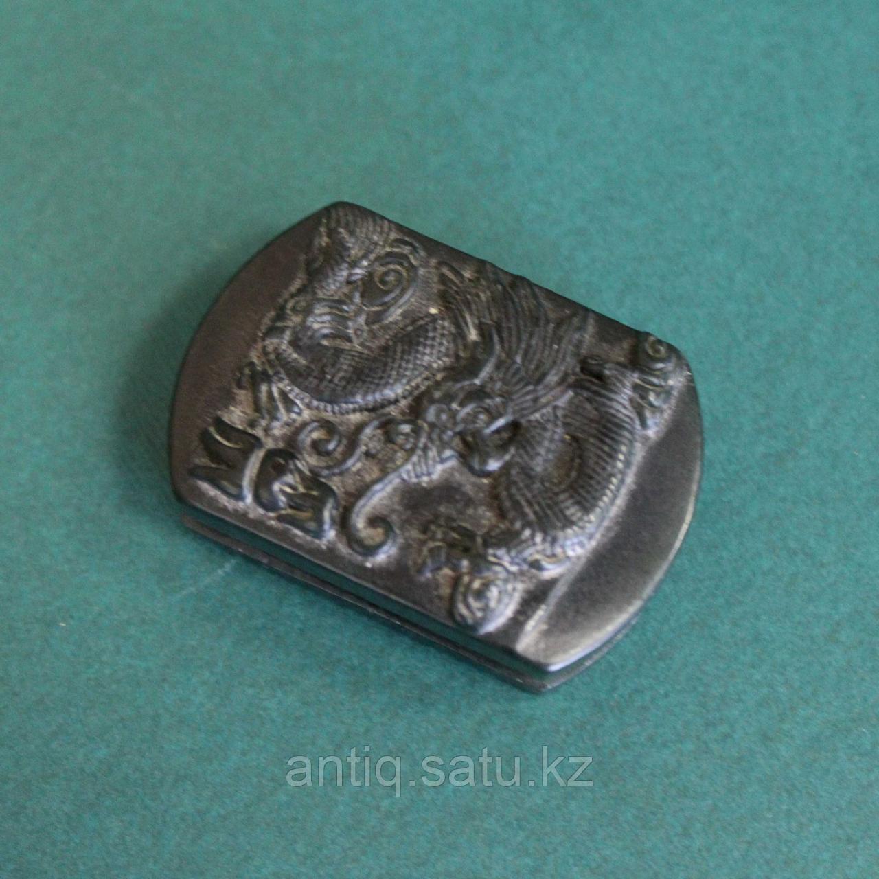 Нефрит - национальный камень Китая, который всегда ценился дороже серебра и золота.