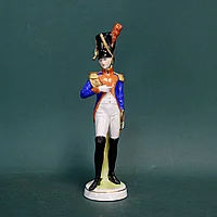 ОФИЦЕР ИМПЕРАТОРСКОЙ ГВАРДИИ Фарфоровая мануфактура Scheibe-Alsbach.