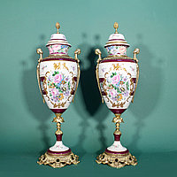 ПАРА ВАЗ В ДВОРЦОВОМ СТИЛЕ Фарфоровая мануфактура Лимож.