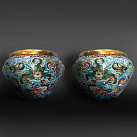 Пара монументальных китайских ваз с драконами. Клуазоне. Китай.