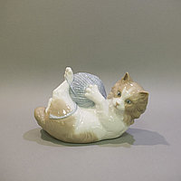 Котенок с клубком. Фарфоровая мануфактура NAO