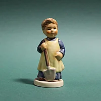 Мальчик с лопаткой. "Goebel"