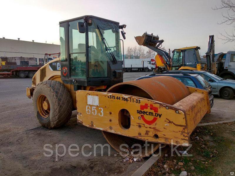 Каток вибрационный CAT CS-74