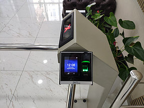 Установка пропускной системы с биометрическим считывателем и система управления лифтом в БЦ Green Tower 2