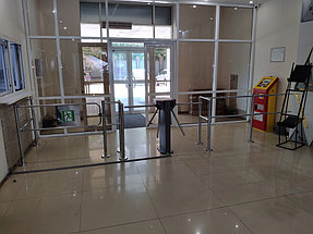 Установка системы контроля доступа и турникетов в торговый дом ZHERSU 1