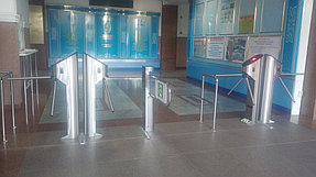 Установка системы контроля доступа и турникетов в АТУ (Алматинский Технологический Университет) 3
