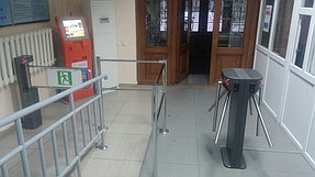 Установка системы контроля доступа и турникета на объекте городская студенческая поликлиника города Алматы 2