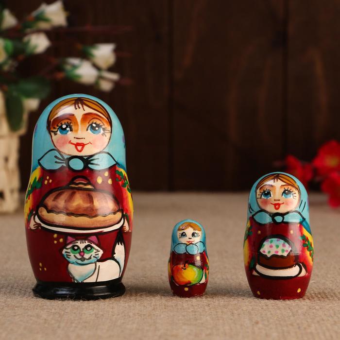 Матрешка "Катя с караваем", 3 кукольная, 10 см