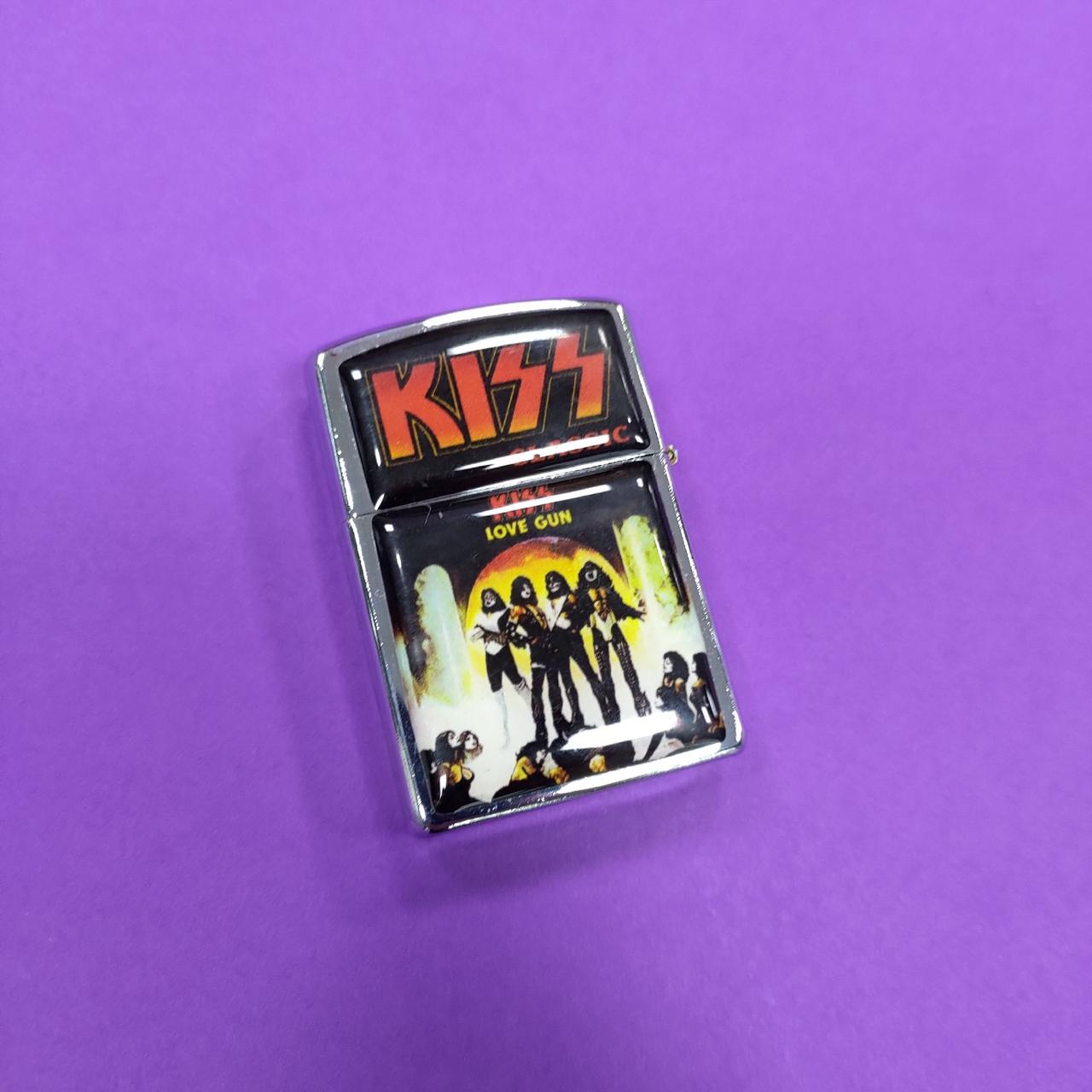 Зажигалка Kiss
