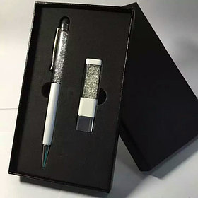 Флешка и ручка стилус в коробочке 8 гб