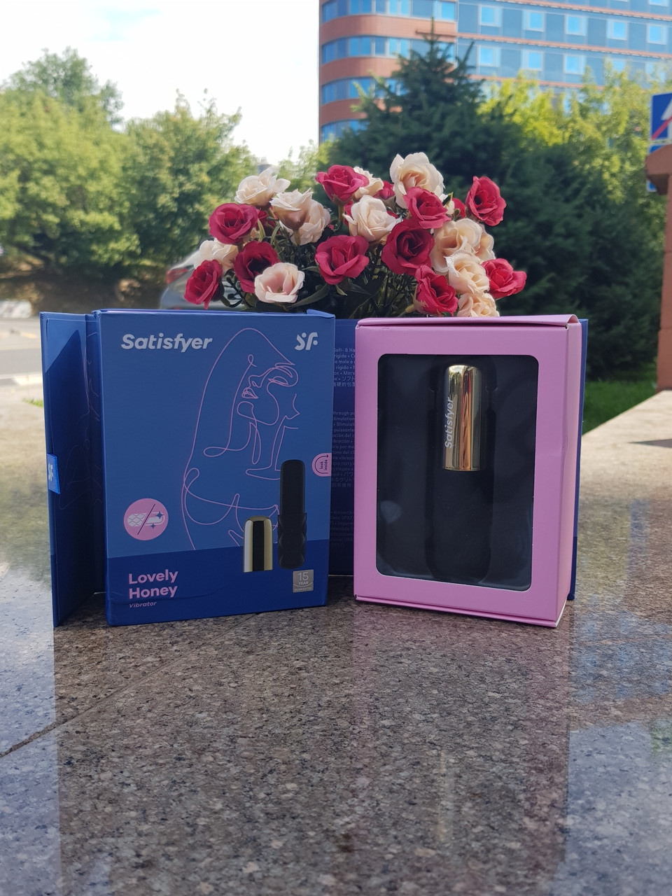 Мини-вибратор "Satisfyer Lovely Honey", силикон, цвет чёрно-золотистый