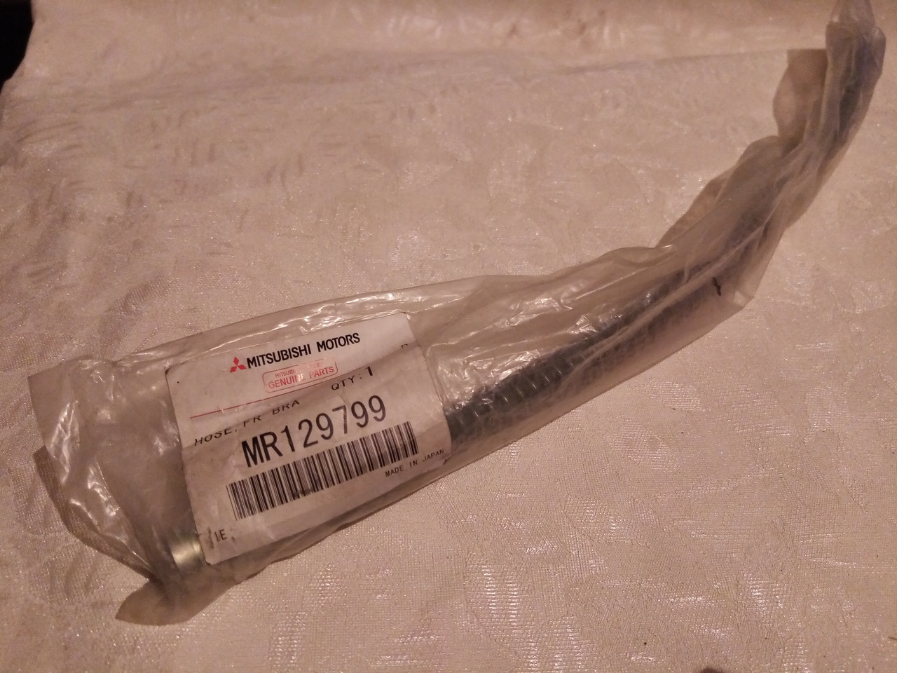 Шланг тормозной передний MR129799