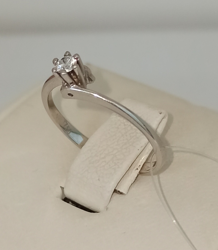 Кольцо с бриллиантом / белое золото - 17,5 размер