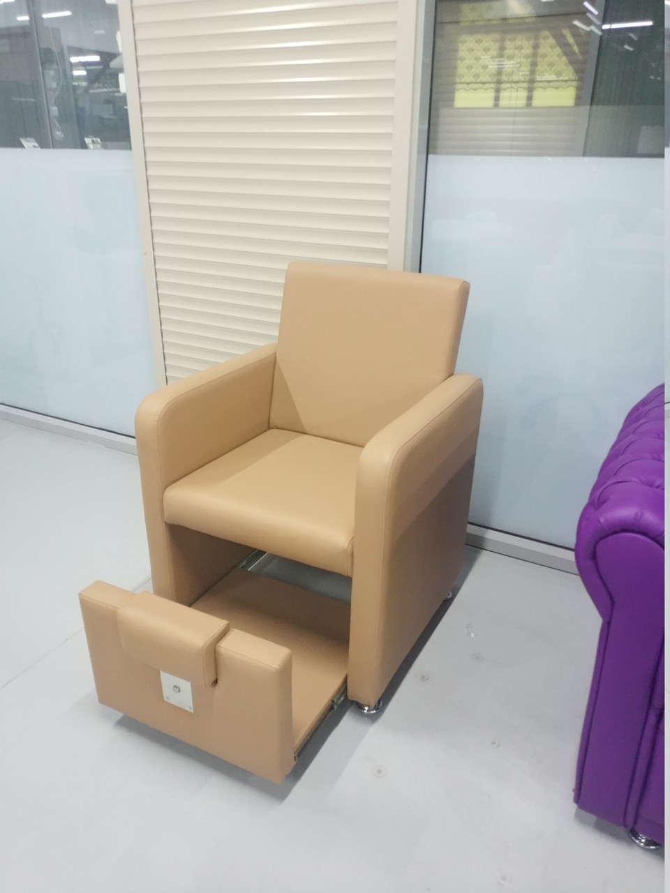 Бежевое педикюрное кресло Трансформер из эко-кожи BMPK-001 - фото 1 - id-p78380960