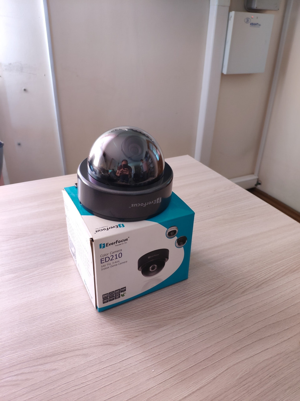 Внутренняя купольная камера EverFocus ED210