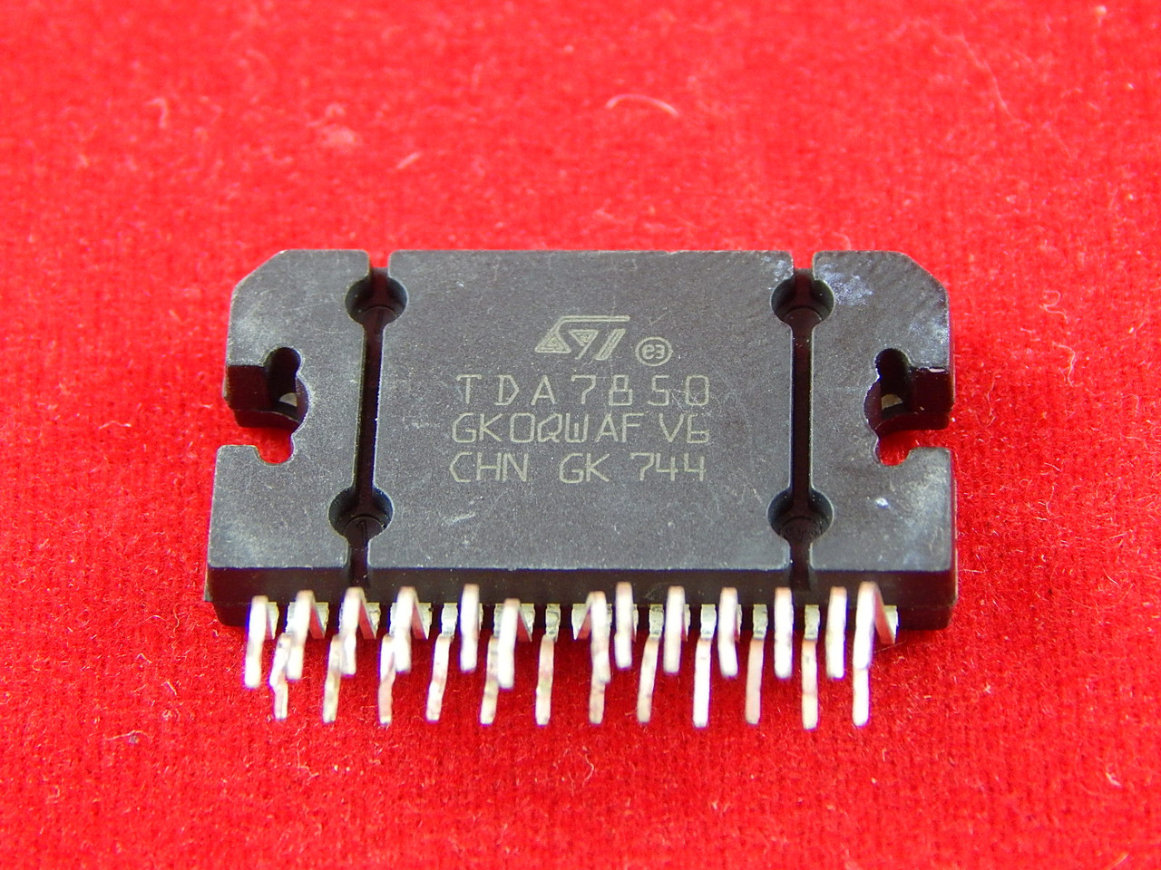 Микросхема TDA7850 Четырехканальный Усилитель (Id 78686850.