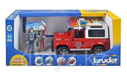 Внедорожник Bruder Land Rover Defender Station Wagon Пожарная с фигуркой