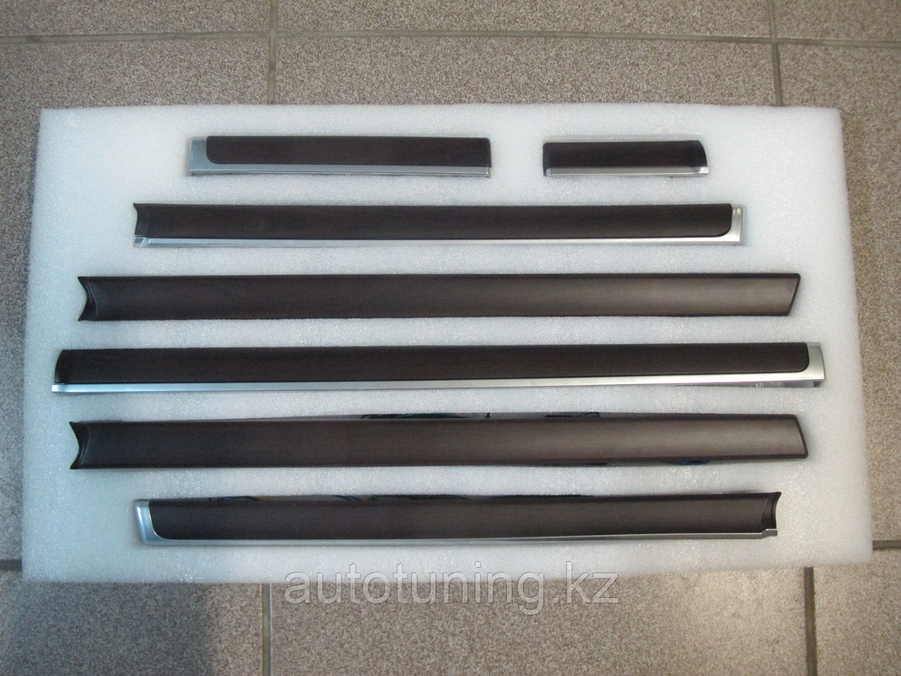 Деревянные вставки в салон с подсветкой дизайн 2020 Toyota Land Cruiser 200 2007-2020