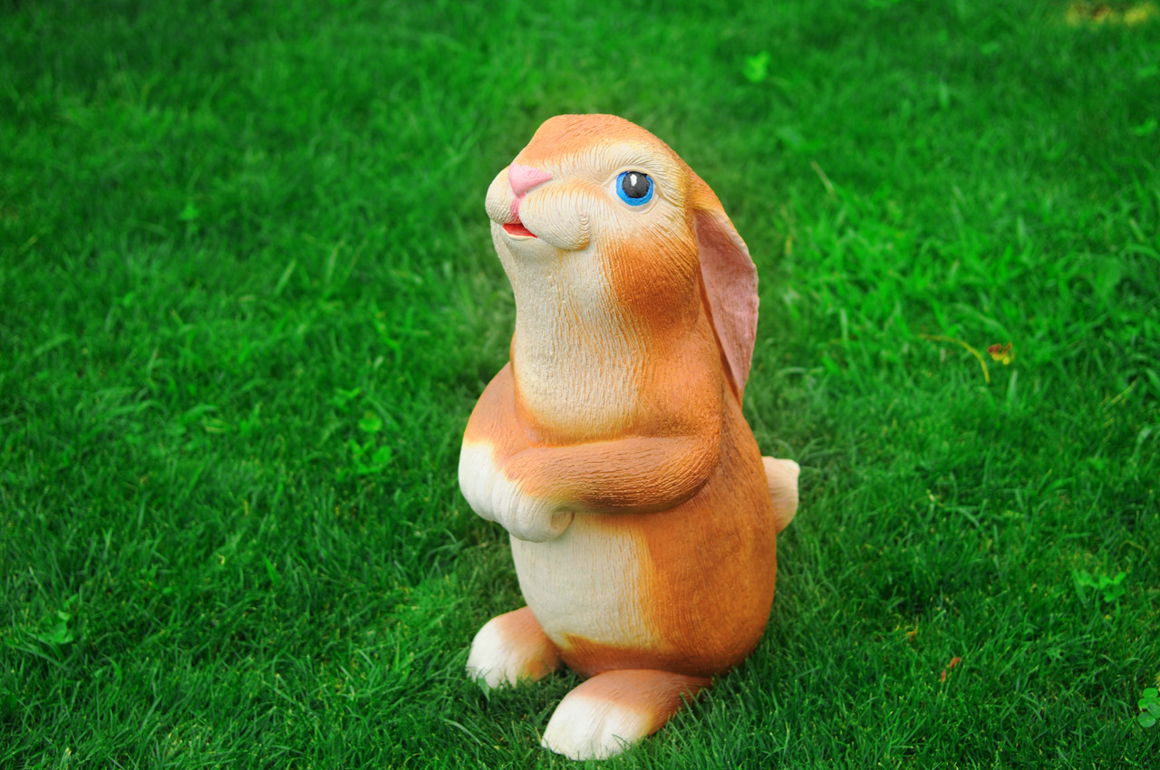 Садовая фигурка из гипса Заяц на задних лапах коричневый  54х25х35 см