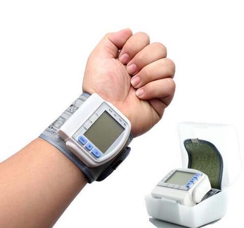 Тонометр цифровой автоматический на запястье Blood Pressure Monitor (CK-102S) - фото 1 - id-p78969856