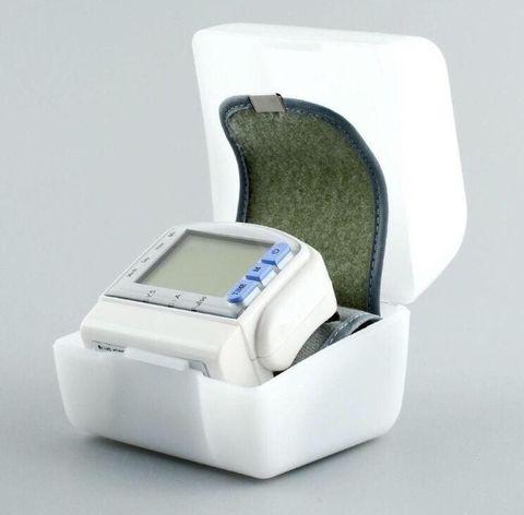 Тонометр цифровой автоматический на запястье Blood Pressure Monitor (CK-102S) - фото 2 - id-p78969856