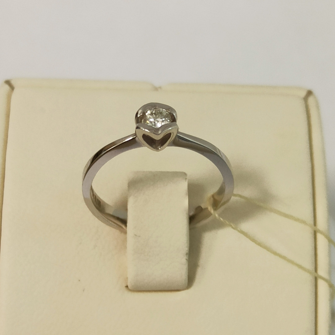 Кольцо с бриллиантом / 17 размер 
(Муканова 159)