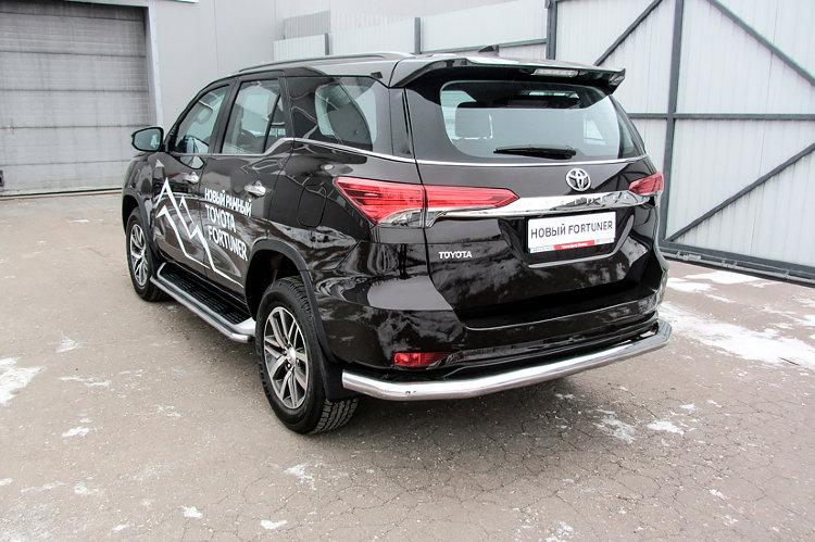 Защита заднего бампера d76 длинная Toyota Fortuner (2017)